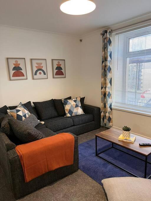 Bridge Place - Spacious Home With Plenty Of Beds! Merthyr Tydfil Exteriör bild