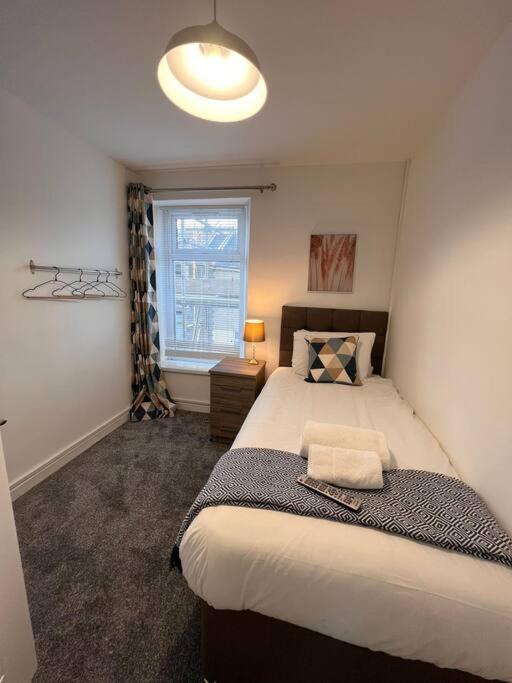 Bridge Place - Spacious Home With Plenty Of Beds! Merthyr Tydfil Exteriör bild