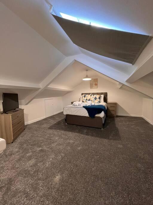 Bridge Place - Spacious Home With Plenty Of Beds! Merthyr Tydfil Exteriör bild