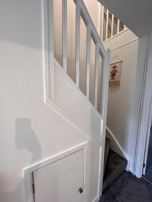 Bridge Place - Spacious Home With Plenty Of Beds! Merthyr Tydfil Exteriör bild